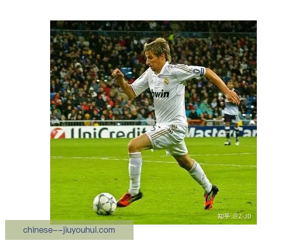 梅西美洲杯决赛严重崴脚痛苦流泪替补席上泣不成声